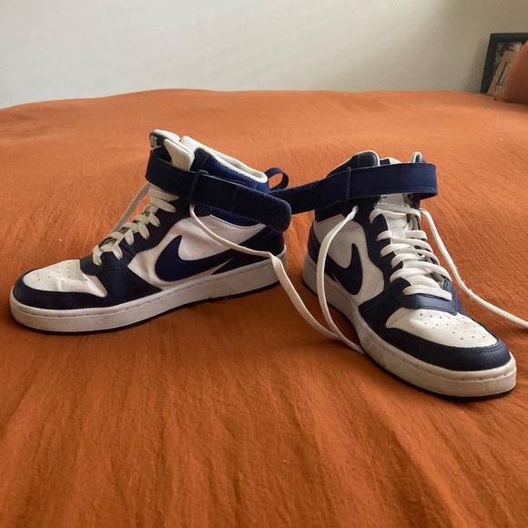 Nike high Burroughs is 6.5Y = 8W - Picture 2 of 2